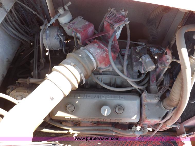 image for item J6915 1975 Peterbilt tank truck