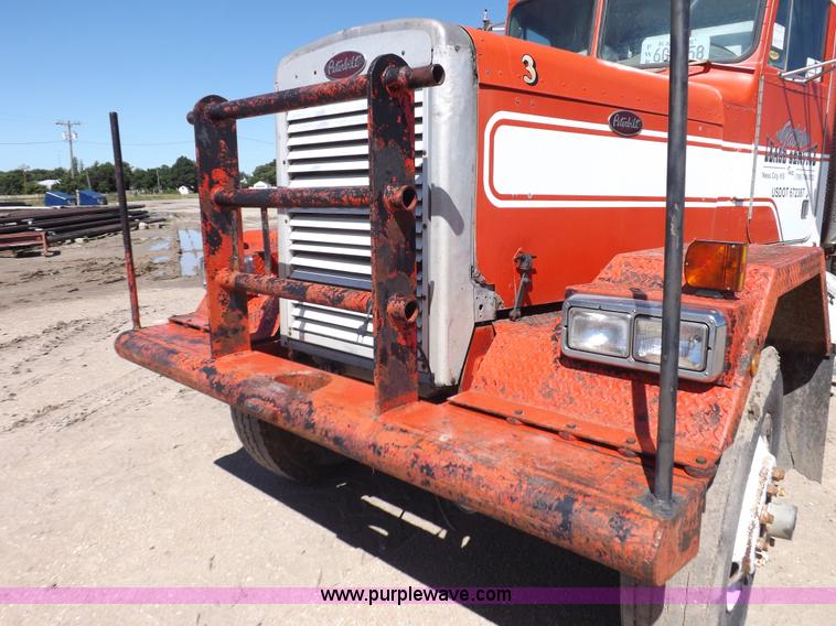 image for item J6915 1975 Peterbilt tank truck