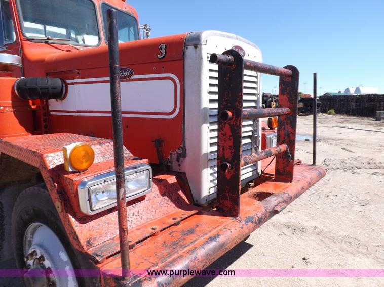 image for item J6915 1975 Peterbilt tank truck