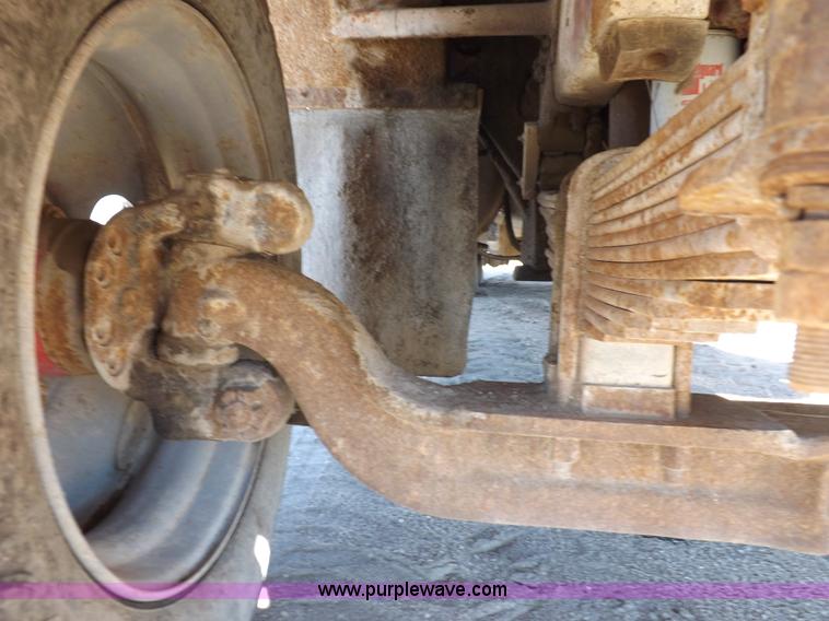 image for item J6915 1975 Peterbilt tank truck