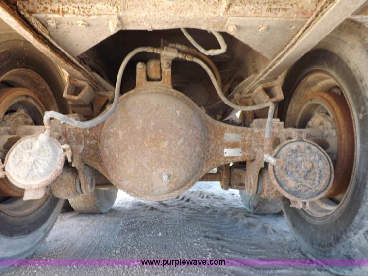 image for item J6915 1975 Peterbilt tank truck