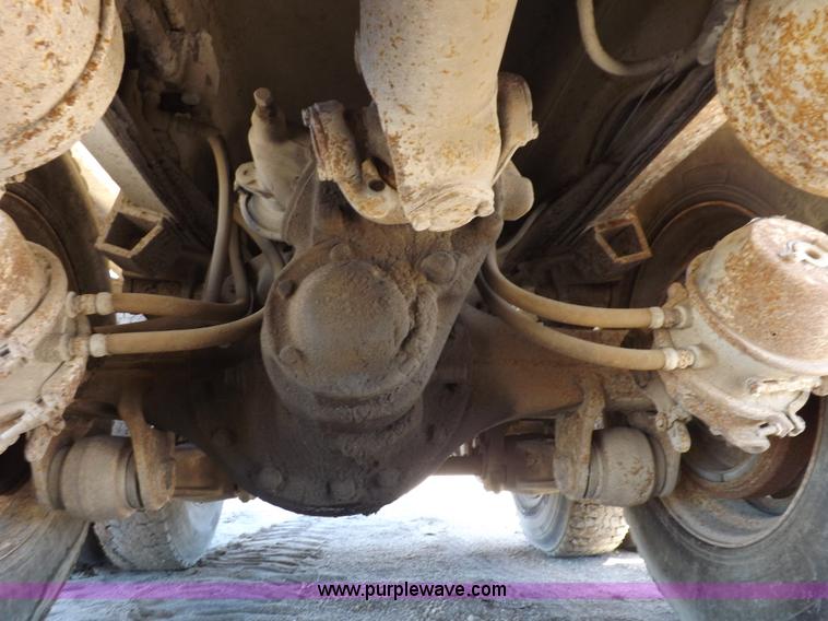 image for item J6915 1975 Peterbilt tank truck