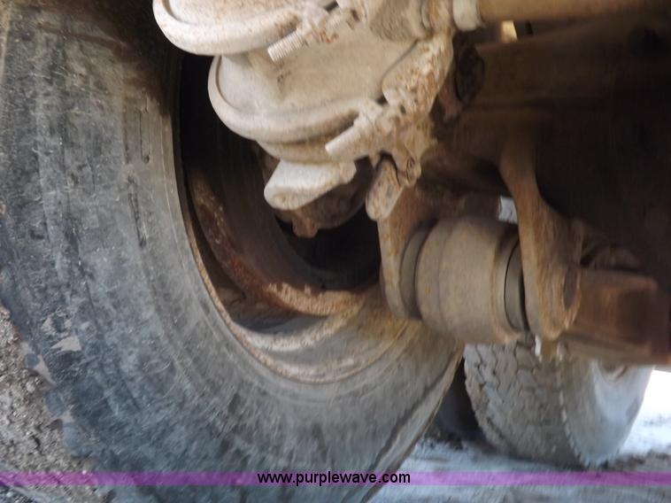 image for item J6915 1975 Peterbilt tank truck