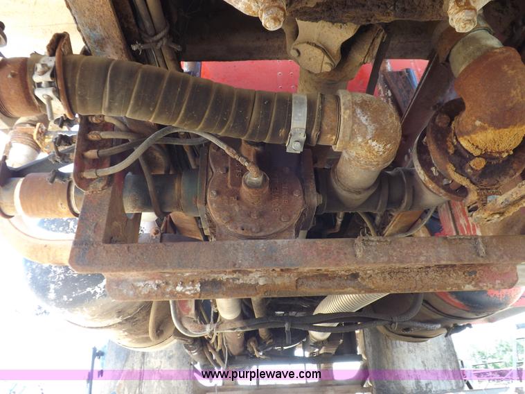 image for item J6915 1975 Peterbilt tank truck