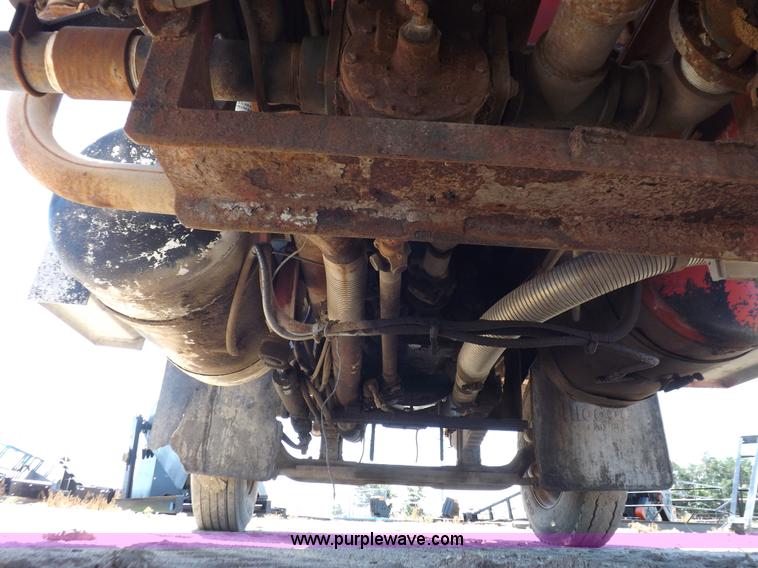 image for item J6915 1975 Peterbilt tank truck