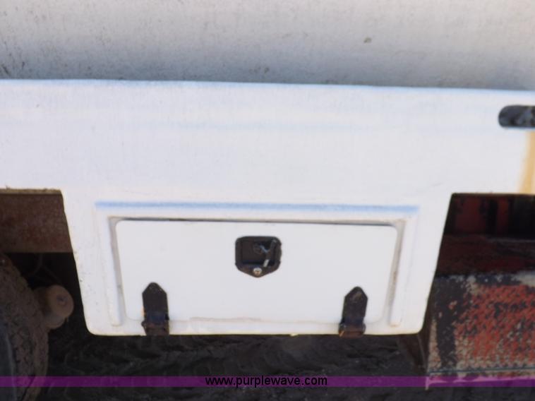 image for item J6915 1975 Peterbilt tank truck