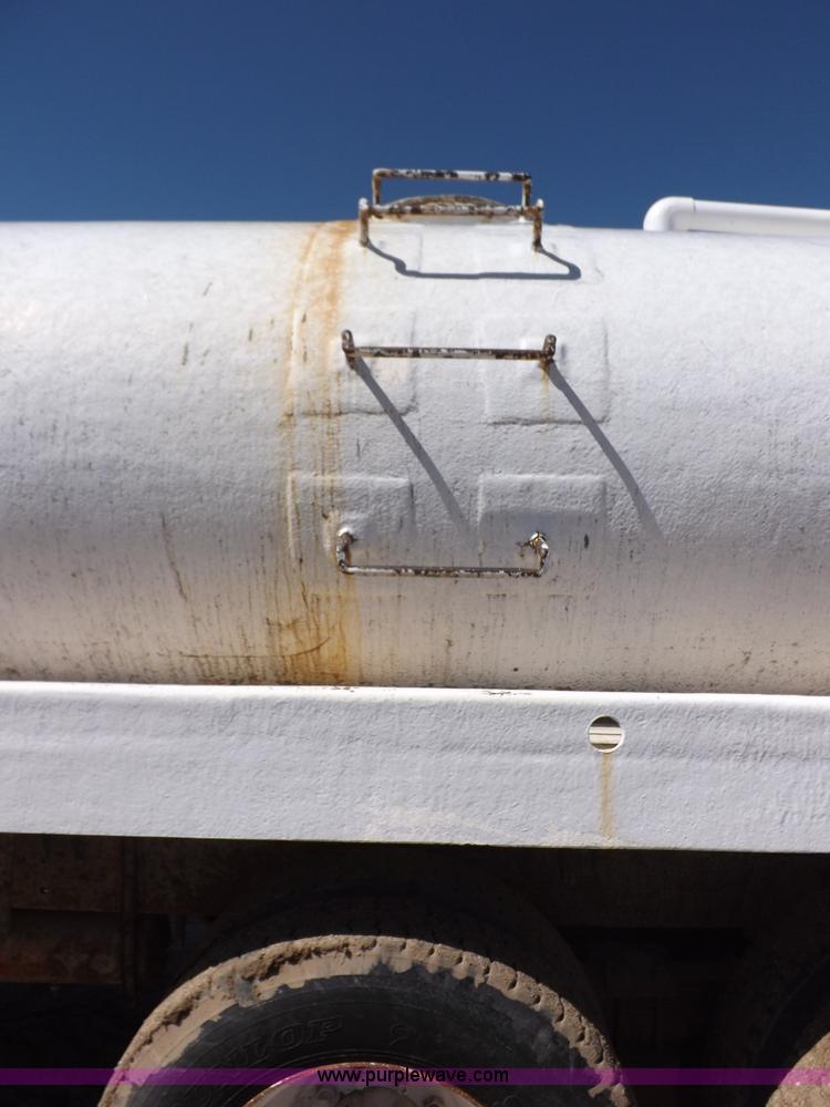 image for item J6915 1975 Peterbilt tank truck