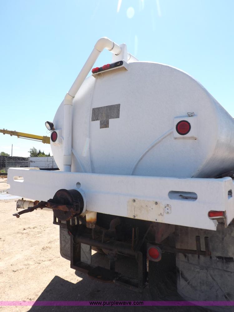 image for item J6915 1975 Peterbilt tank truck