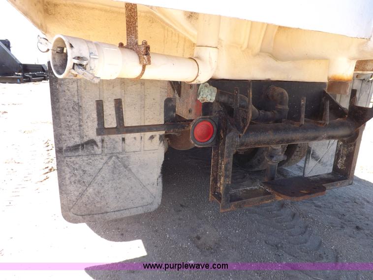 image for item J6915 1975 Peterbilt tank truck