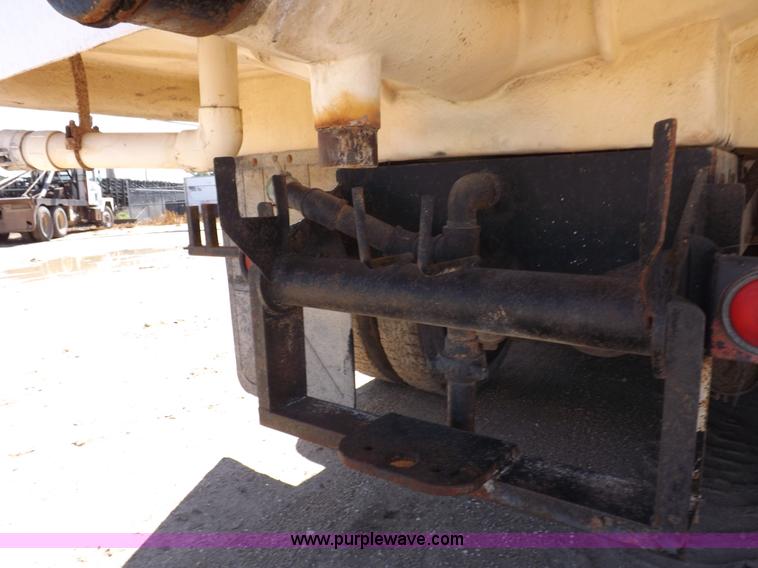 image for item J6915 1975 Peterbilt tank truck