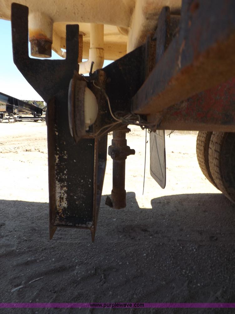 image for item J6915 1975 Peterbilt tank truck