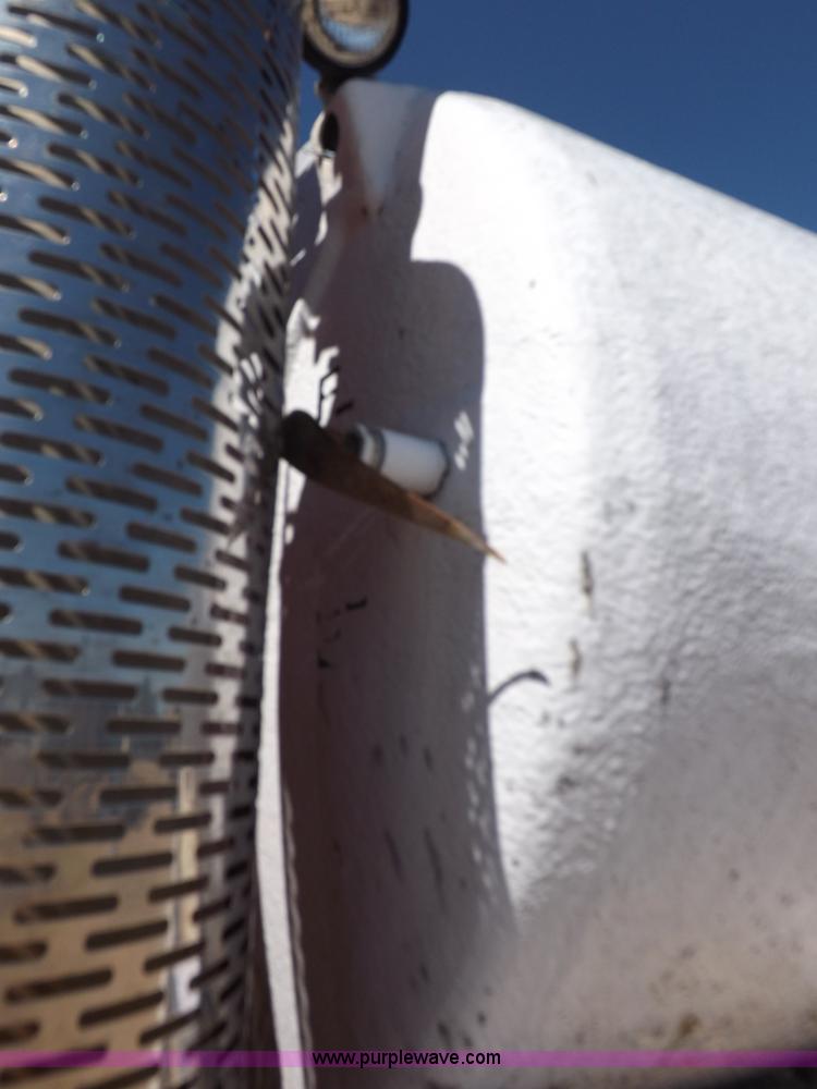 image for item J6915 1975 Peterbilt tank truck