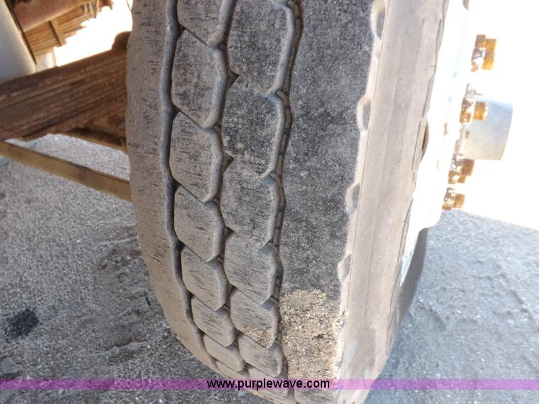 image for item J6915 1975 Peterbilt tank truck