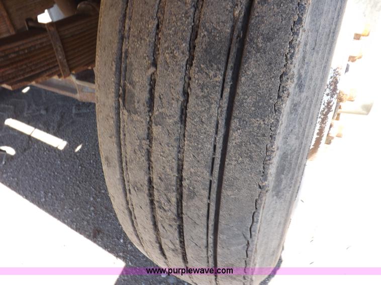 image for item J6915 1975 Peterbilt tank truck