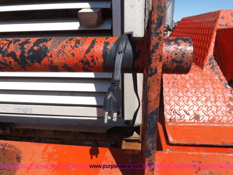 image for item J6915 1975 Peterbilt tank truck