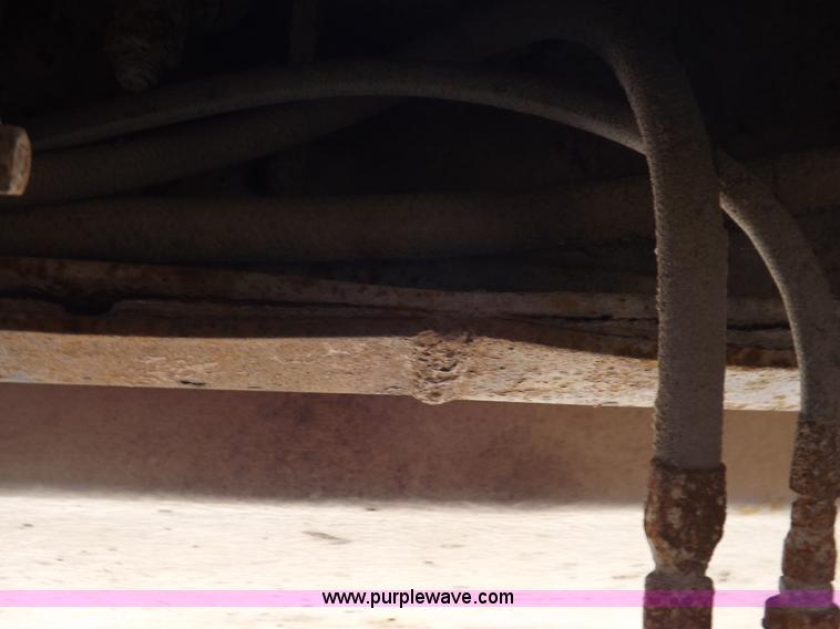 image for item J6915 1975 Peterbilt tank truck