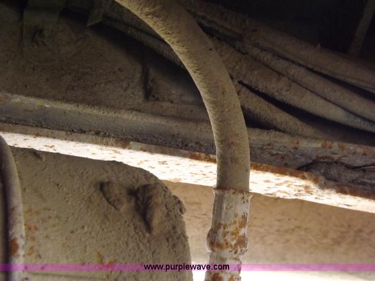 image for item J6915 1975 Peterbilt tank truck