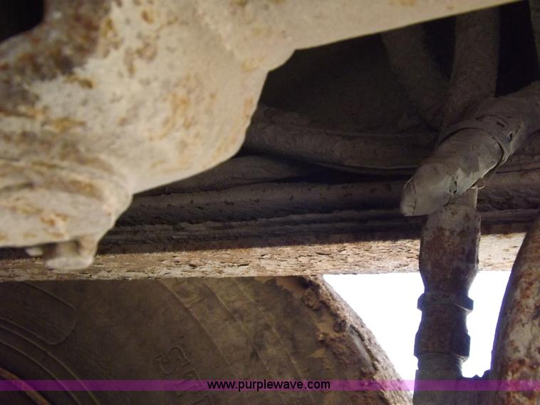 image for item J6915 1975 Peterbilt tank truck