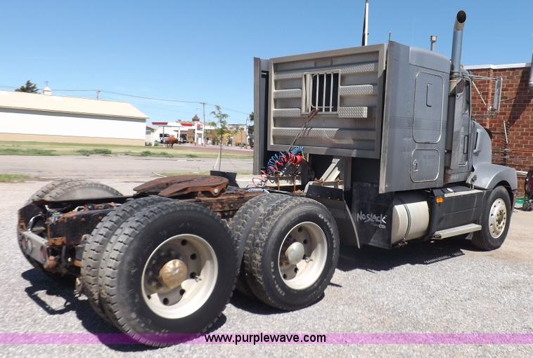 image for item J6916 1993 Kenworth T400 semi truck