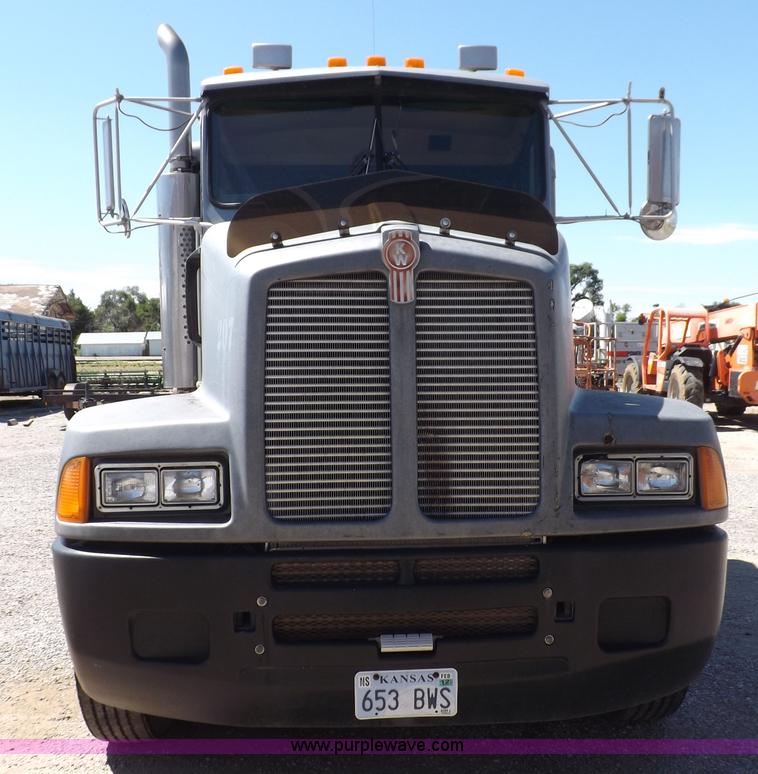 image for item J6916 1993 Kenworth T400 semi truck