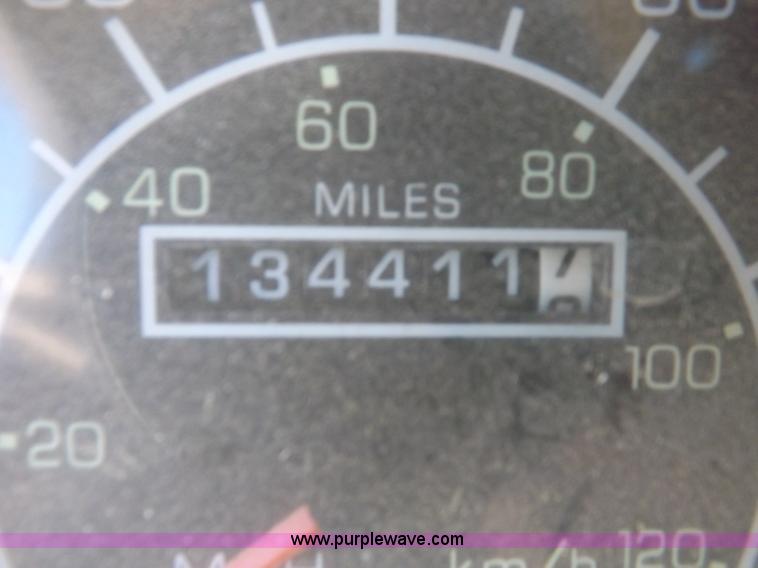 image for item J6916 1993 Kenworth T400 semi truck