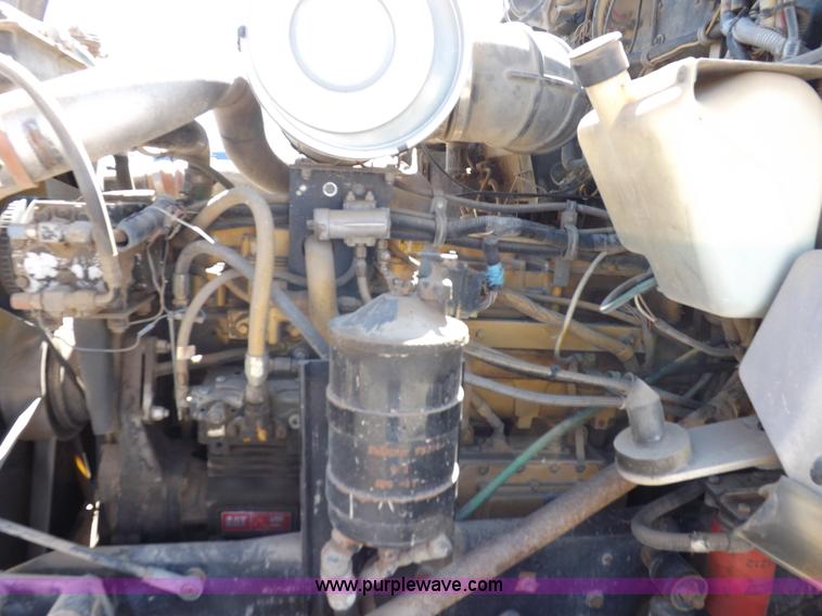 image for item J6916 1993 Kenworth T400 semi truck