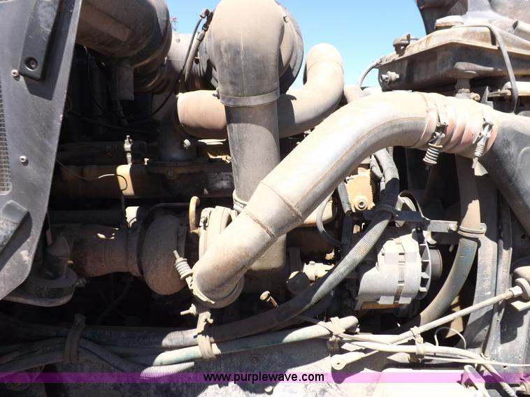 image for item J6916 1993 Kenworth T400 semi truck