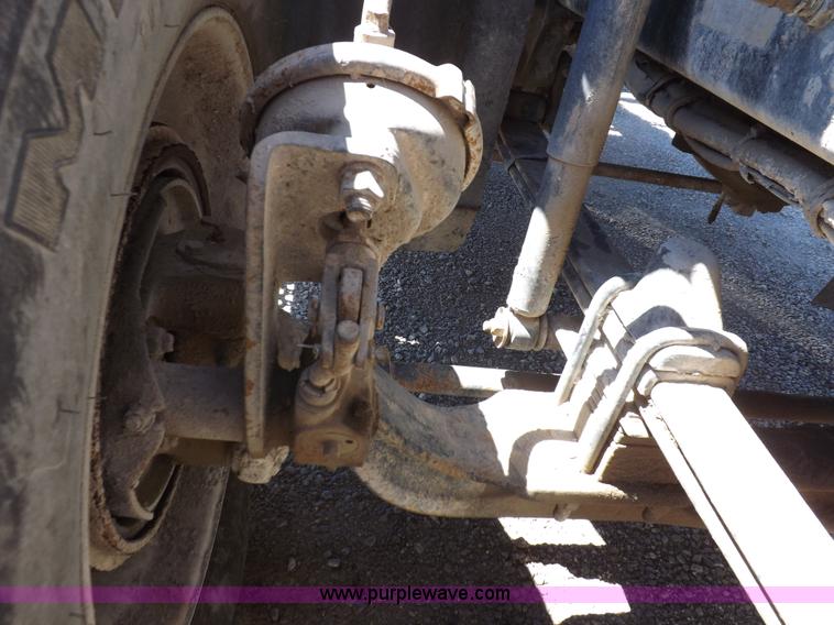 image for item J6916 1993 Kenworth T400 semi truck