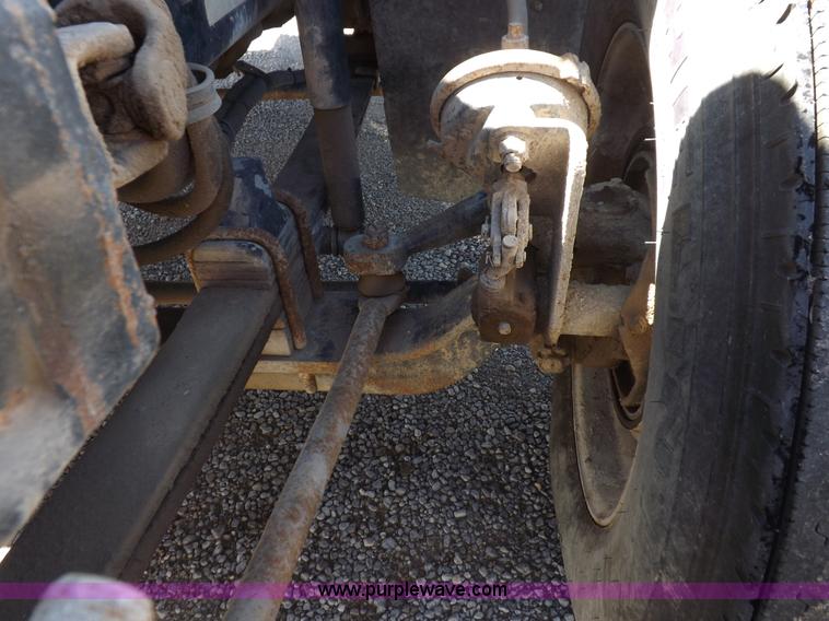 image for item J6916 1993 Kenworth T400 semi truck