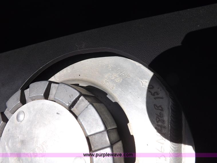 image for item J6916 1993 Kenworth T400 semi truck