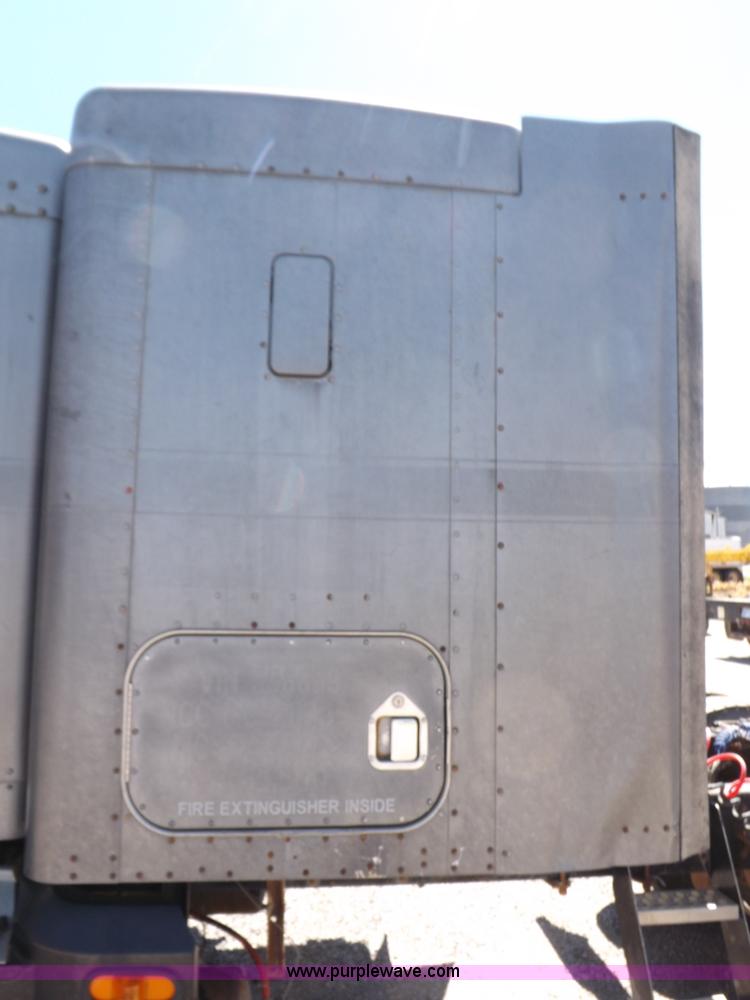 image for item J6916 1993 Kenworth T400 semi truck