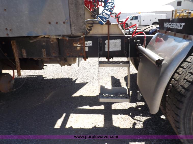 image for item J6916 1993 Kenworth T400 semi truck