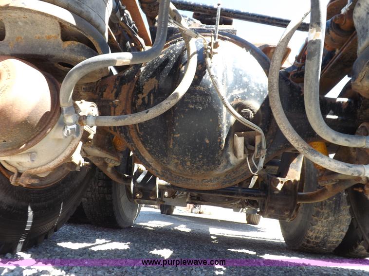 image for item J6916 1993 Kenworth T400 semi truck