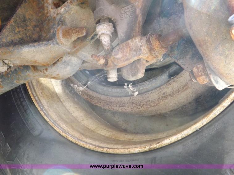 image for item J6916 1993 Kenworth T400 semi truck