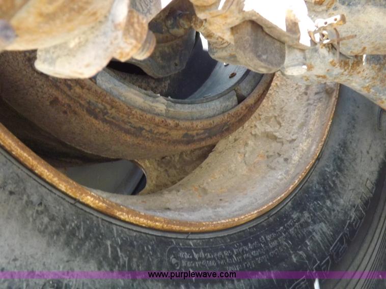 image for item J6916 1993 Kenworth T400 semi truck