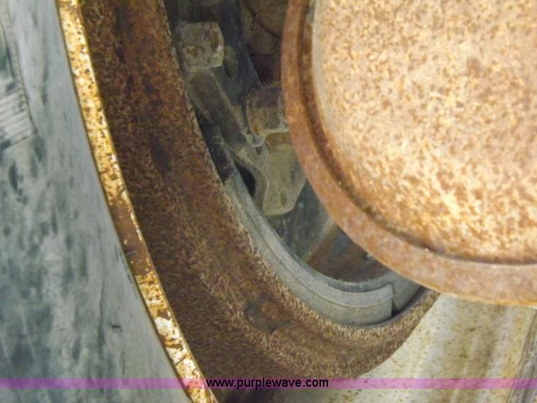 image for item J6916 1993 Kenworth T400 semi truck