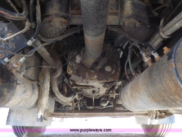 image for item J6916 1993 Kenworth T400 semi truck