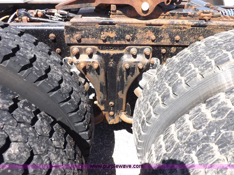 image for item J6916 1993 Kenworth T400 semi truck