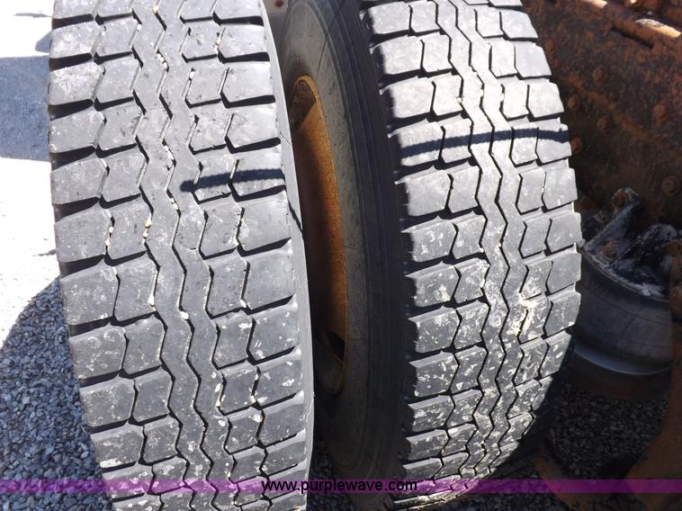 image for item J6916 1993 Kenworth T400 semi truck