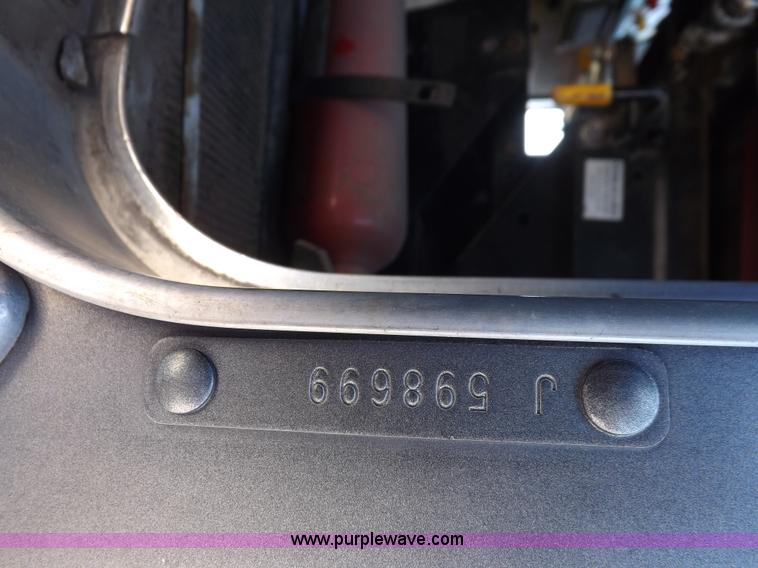 image for item J6916 1993 Kenworth T400 semi truck