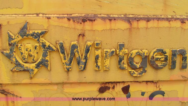 image for item J8563 1988 Wirtgen 1000VC milling machine