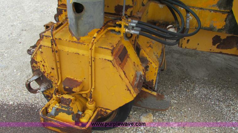 image for item J8563 1988 Wirtgen 1000VC milling machine