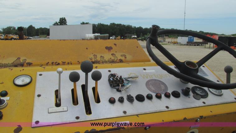 image for item J8563 1988 Wirtgen 1000VC milling machine