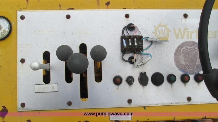 image for item J8563 1988 Wirtgen 1000VC milling machine