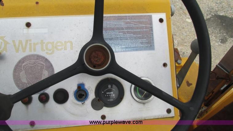 image for item J8563 1988 Wirtgen 1000VC milling machine