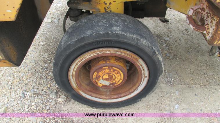 image for item J8563 1988 Wirtgen 1000VC milling machine