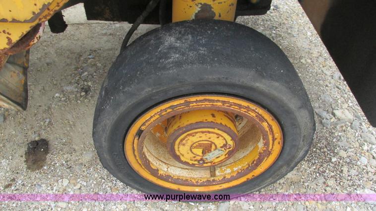 image for item J8563 1988 Wirtgen 1000VC milling machine