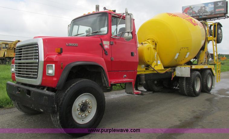 image for item K2181 1994 Ford L9000 mixer truck