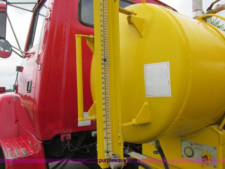 image for item K2181 1994 Ford L9000 mixer truck