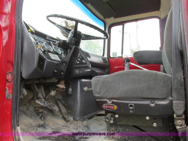 image for item K2181 1994 Ford L9000 mixer truck